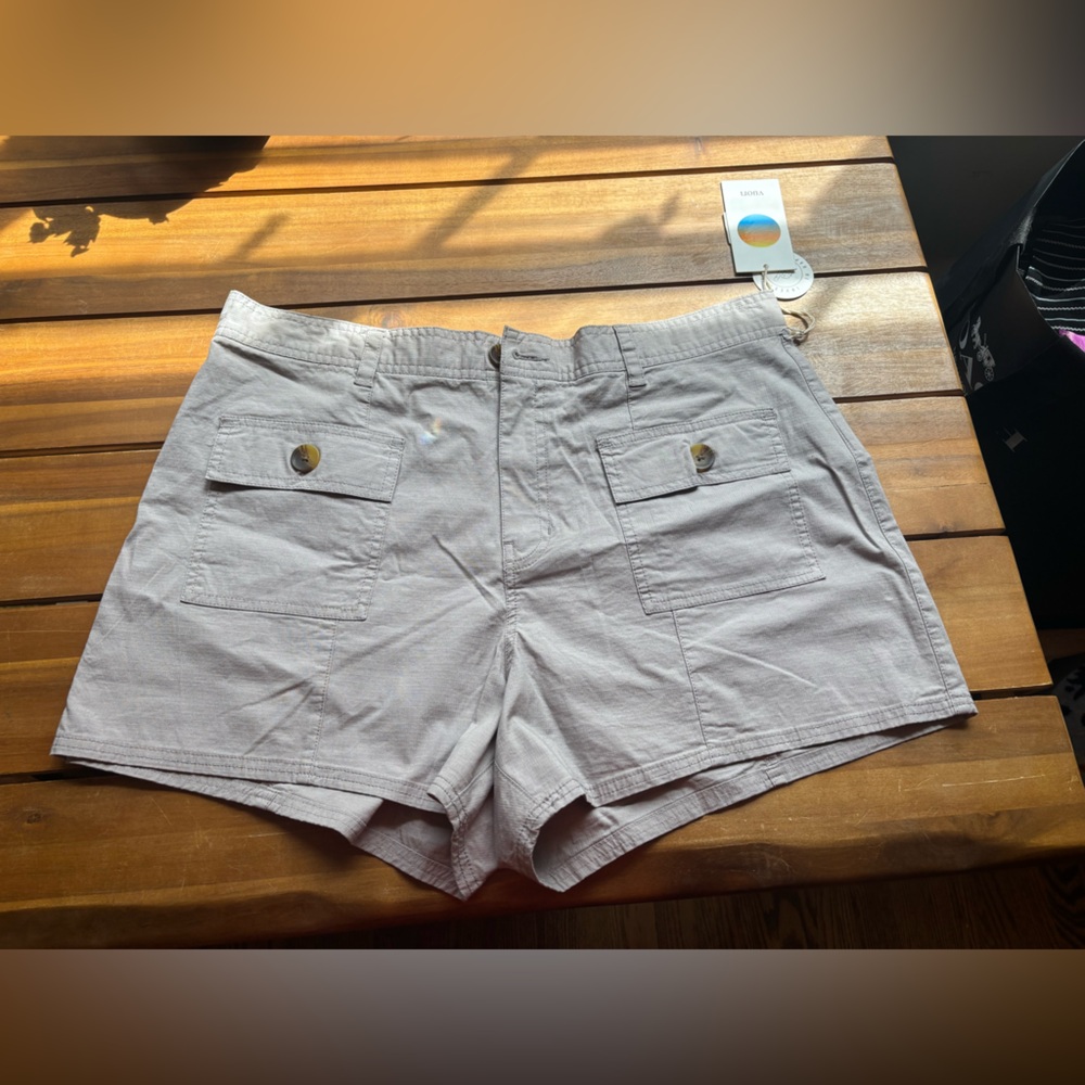 NWT Vuori Women's Size XXL Vintage Ripstop Utility Shorts Soft Pewter